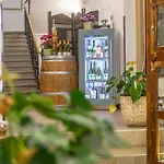 מלון Salvator Boutique Vegan-friendly 4*